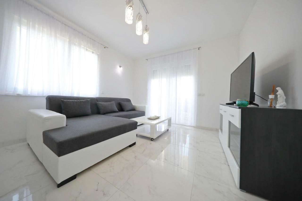 Apartmani Vlado Mitar Sukošan Dış mekan fotoğraf